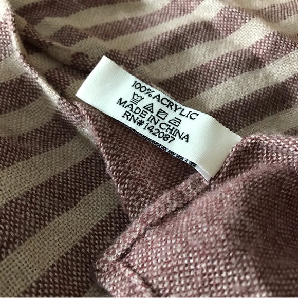 Burgundy/Beige scarf. - Picture 3 of 7